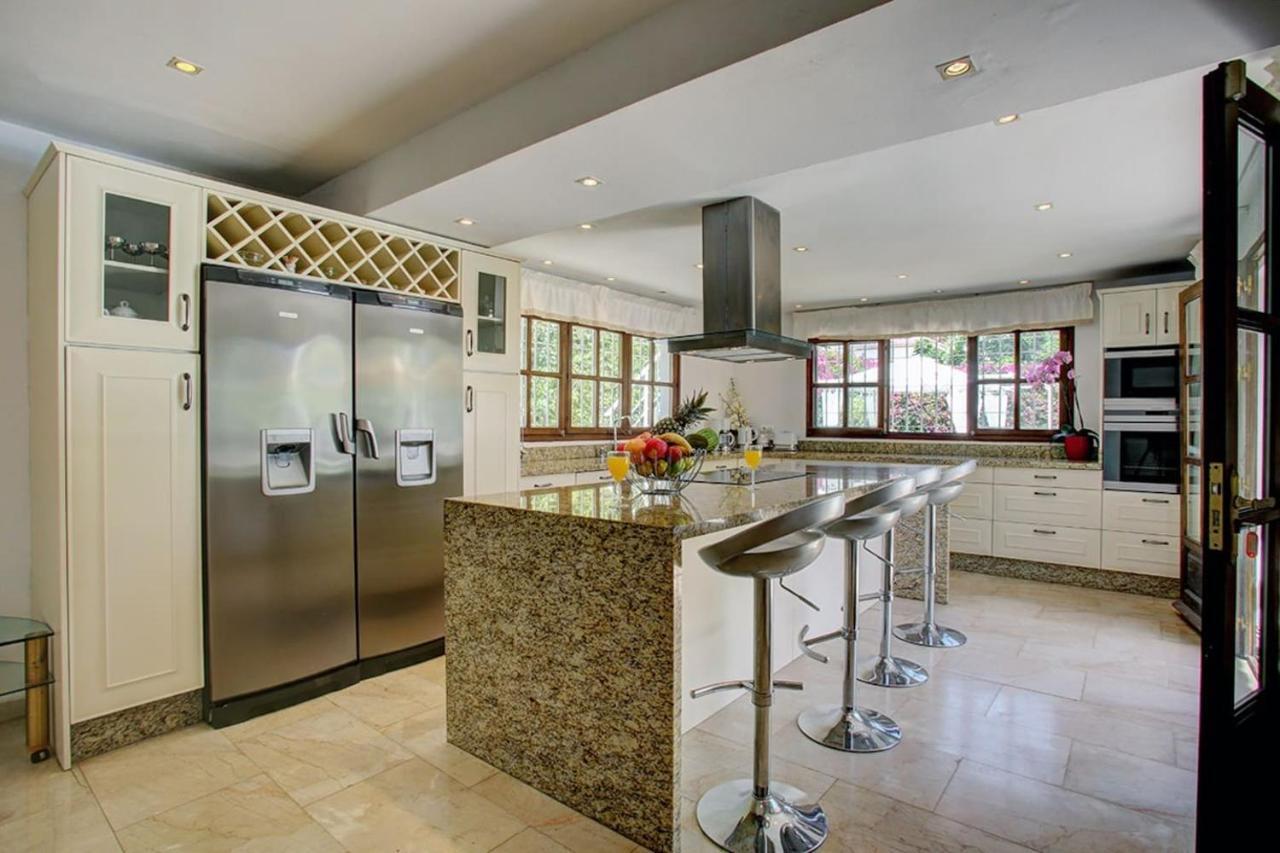 Exclusive Villa Las Palmeras Puerto Banus With Heated Private Swimming Pool, Marbella, Spain Exteriér fotografie